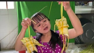 Nàng Út Ống Tre học mẹ gói bánh lá dừa Miền Tây và cái kết hú hồn || Bánh Lá Dừa  Độc Lạ