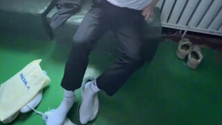 Mahasiswa melepas celana untuk mencari kerja kembali, digerebek teman sekamarnya~