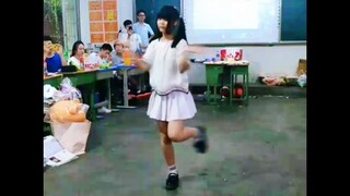 Watching my dance video in junior high school is so beautiful~