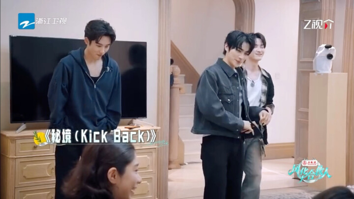 Waduh, tahun apa ini hari ini 😭 Dong Sicheng, Xiao Jun, dan Qian Kun berkolaborasi menari Kick Back!
