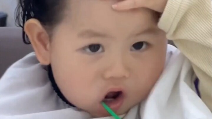 شكوك معقولة تشير إلى أنّ A بينغ لم تُحدّث المحتوى هذه الأيام بسبب... شعر أختي الصغيرة الذي تضرّر بعد