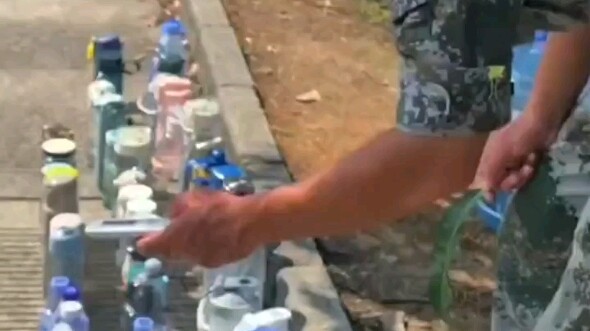 Instructor: The weather is too hot—let me turn on the air conditioning for you.