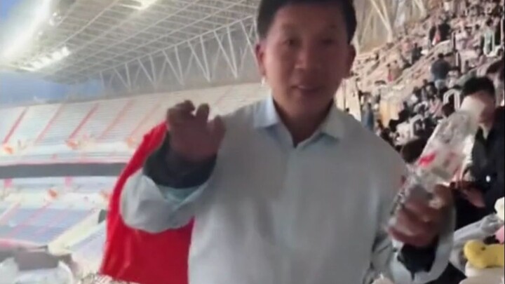 The Water Seller Brother’s Life Is as Fierce as a Jackal—Water Seller Brother, Concert, Jay Chou Con