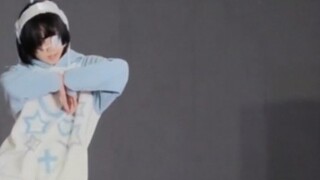 [11 years old] Dancing like a god, an 11-year-old kid bravely steps onto the stage for the first tim