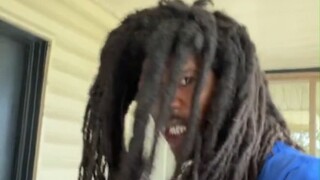 In order to fulfill the "bet" with netizens, the brother took off his dreadlocks and tied them up ag