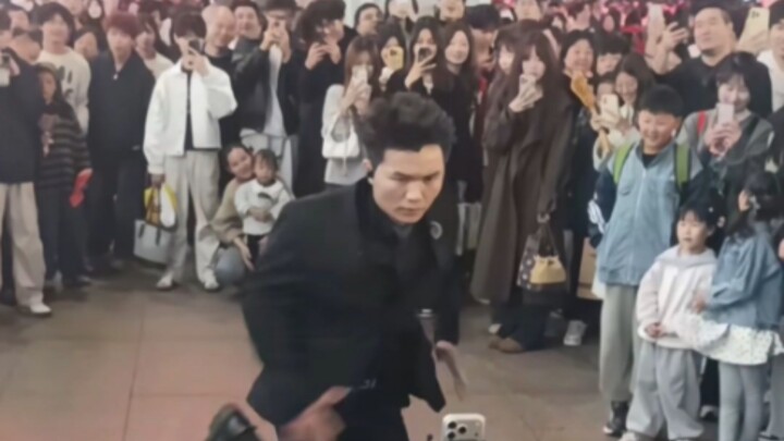 ยังคงเป็นมุมมองของคนนอก แสดงพลังด้วยเสียงต้นฉบับ