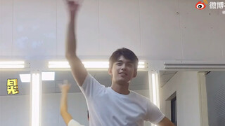 雷神之锤～《耶耶耶耶～ye》关于比耶 磊迪