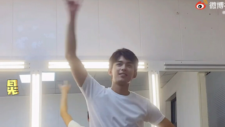 ค้อนธอร์ ~ "เยเยเยเย~เย" เกี่ยวกับบีเย่ เล่ยตี้