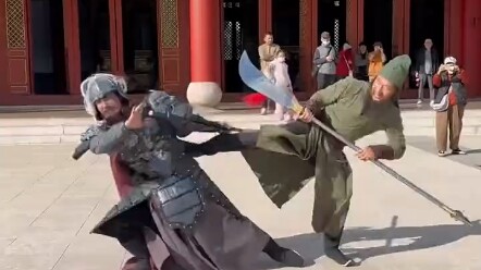 يوان غوان يخوض معركة عظيمة مع لü مون، وقد تم تعزيز قوة يوان غوان.