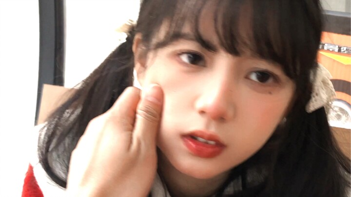 لو كانت فعلاً معجبة بك، لكانت أكثر مبادرة منك بعشرة أضعاف.