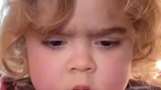 الطفل اللطيف: "ممنوع، ممنوع، حسنًا"...