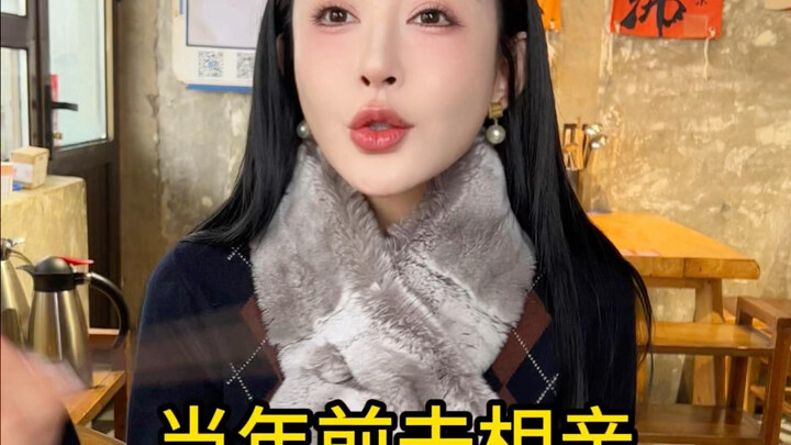 Nghệ sĩ biểu diễn trong quán lẩu tự chọn