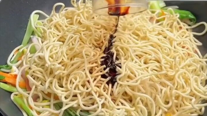 Pakistani tries pro Chinese chow mein | 15 minutes Restaurant Recipe