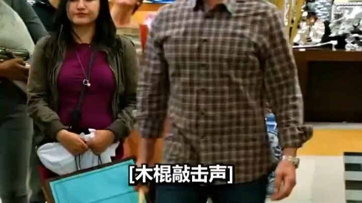 Để chen ngang mà nghĩ ra chiêu này, quả là nhân tài. "Gia đình hiện đại"