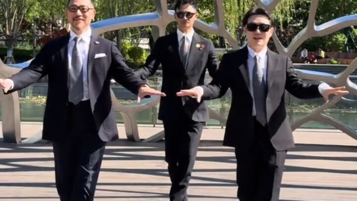 คุณลุงแว่นสวี่เหวินเปียว ไม่มีใครสักคนที่จะถ่ายทอดเสน่ห์แบบนั้นออกมาได้ เรียกได้ว่าสุดยอดไปเลย