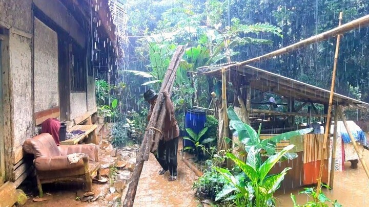 Luar Biasa Banget !! Hujan Deras Gemuruh Guntur Mengguyur Kampung Yang Tenang, Sejuk Hidup di Desa