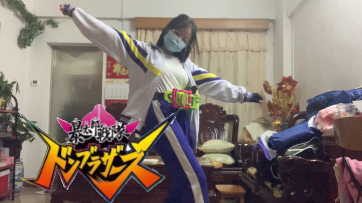 A high school girl who has been taking online classes for over a month quickly covers the "Baotaro S