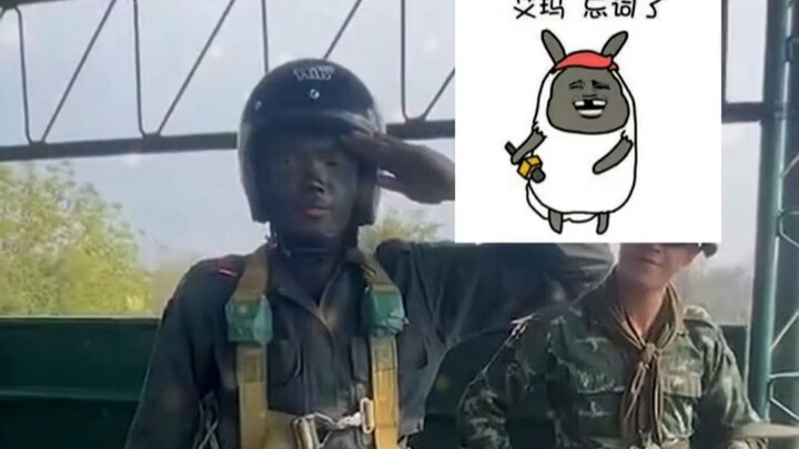 لم أكن أتخيل أبدًا أن تدريب الجنود الجدد سيكون أكثر طرافةً من سحب قرعة الخدمة العسكرية في تايلاند.