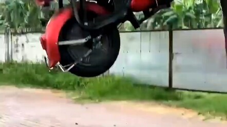 In Guangdong, a fall on a rainy day can ruin your whole day.