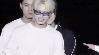 One-second group dance by SEVENTEEN