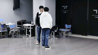 (Vietsub TNT, F3, F4, F5) Phim tài liệu Nhạc hội năm mới 2025 của TF Gia Tộc - Tinh hỏa (p2)