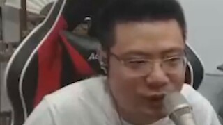 The audience asked if he would still play League of Legends? Da Sima was silent for a long time and 