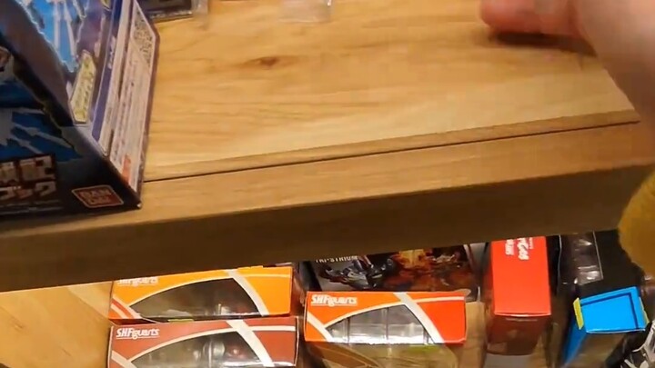 Go to the toy store and you will find Ultraman shf, real bone sculptures and everything else.