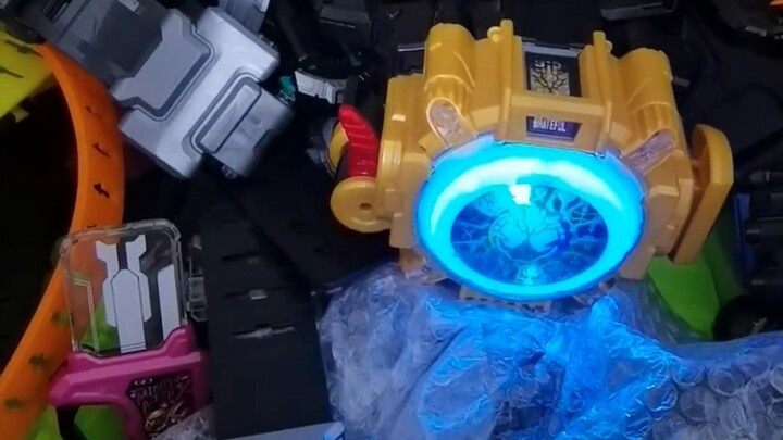 (Free stuff inside) Kamen Rider 30kg toy unboxing