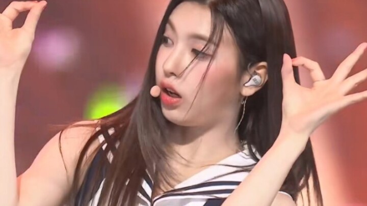 NMIXX's cover of SEVENTEEN is VERY NICE! LILY's high notes are so strong