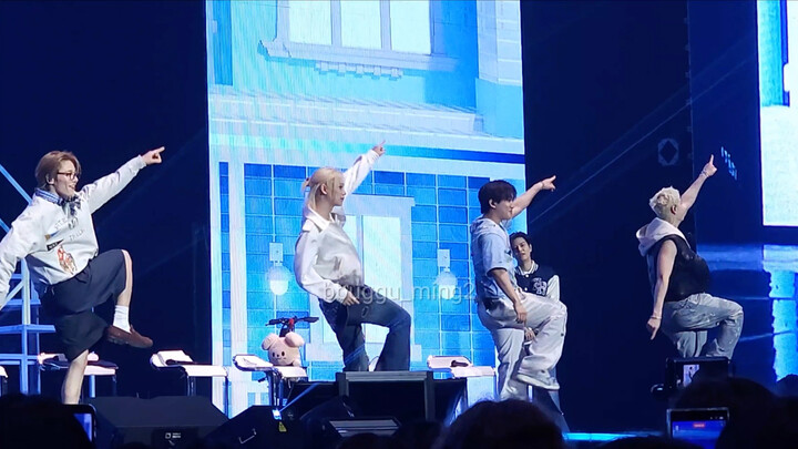 Tantangan tari “Tell Me” oleh Bang Chan, Hyungbin, Felix, dan Jung In