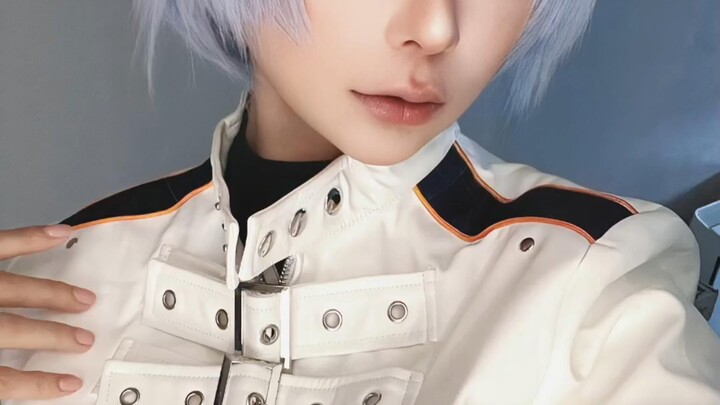 Penggemar setia memberikan plester kepada Chumnoom