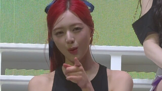 坐第一排看ITZY演唱会 打瞌睡被Yuna抓包死亡凝视…………申有娜