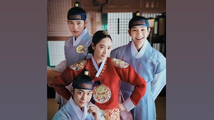 UNDER THE QUEEN'S UMBRELLA (2022) EPISODE 15 ❗❗