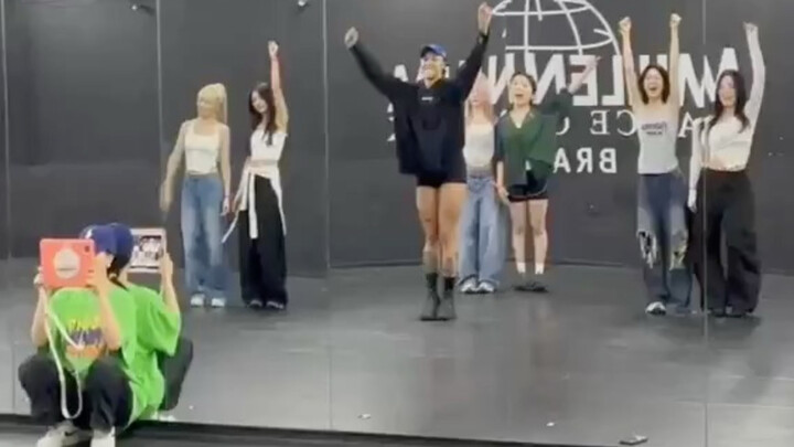 การฝึกเต้นประกอบเพลง “TIC TIC”