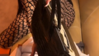 الأخت كا لم تذهب إلى باريس لمشاهدة عرض أزياء، بل لشراء حقيبة!