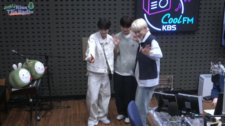 电台之弟line正常版hey hey和哥line撒娇版hey hey