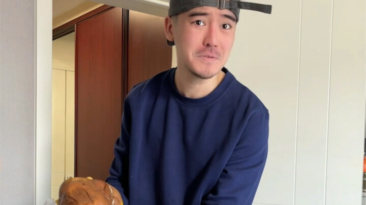 看一个女人精不精致 不是看鞋子 包包 指甲 头发 而是看她的冰箱