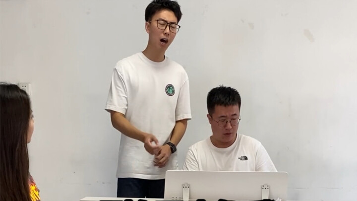 Direktur Zhang semakin jauh melangkah di jalan pura-pura paham padahal sebenarnya tidak…