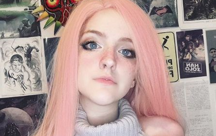 Em gái dễ thương thích lè lưỡi (Bộ sưu tập cosplay)