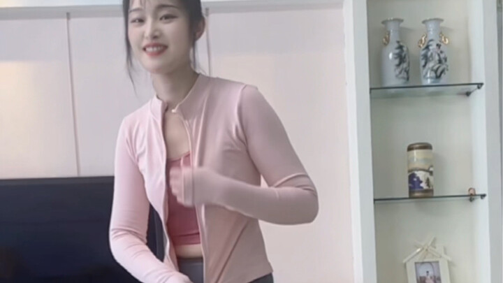 When we first met, she weighed 140 jin and I weighed 130 jin. But as time went by, she slimmed down 