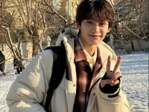 Off-screen, his personality totally vibes with Wu Suowei!