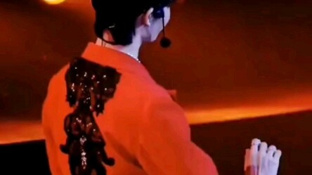 The iconic kissing scene from NetJames’ D-Troupe concert—Net Brother, don’t be *too* obvious, haha!