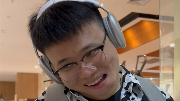 Anh chàng kiểu Mỹ hay làm màu này đến phòng gym chỉ để khoe mẽ thôi.