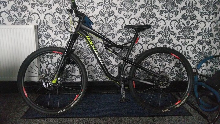 ROCKRIDER AM 100S ALL MOUNTAIN 🗻 BIKE 🚲 AND MUDDYFOX LIVEWIRE 🚲 SHOWN  IN DETAIL REALLY GOOD 🚲