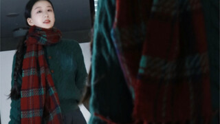 My winter comes with a pair of red gloves