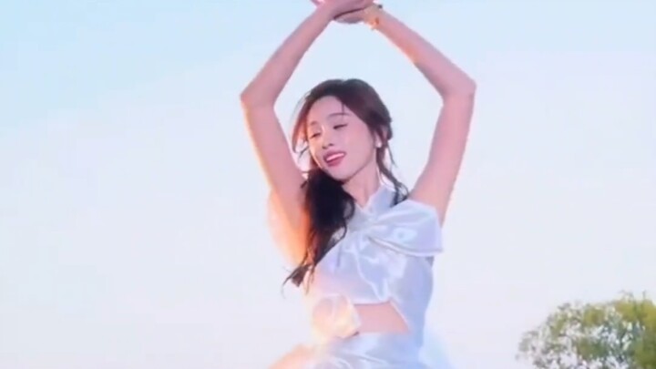 مؤخرًا، باتت وو شوان يي تُظهر أداءً خارقًا في رقصة الدوّاية.