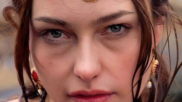 لم أعد أميّز بين الواقع واللوحة الزيتية.