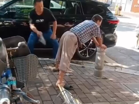 คนแก่เท่านั้นที่เล่นเป็น