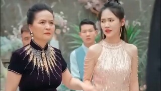 Dihina dan DiRemehkan.. Pria Gila Ini Ternyata adalah Orang Yang...