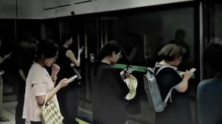 “So sánh tư thế đứng miền Nam với tư thế đứng miền Bắc”